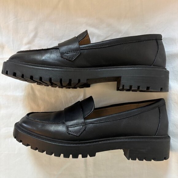 Banana Republic Black Leather Vee Strap Lug Loafers Women's Size 7.5 - Picture 10 of 11